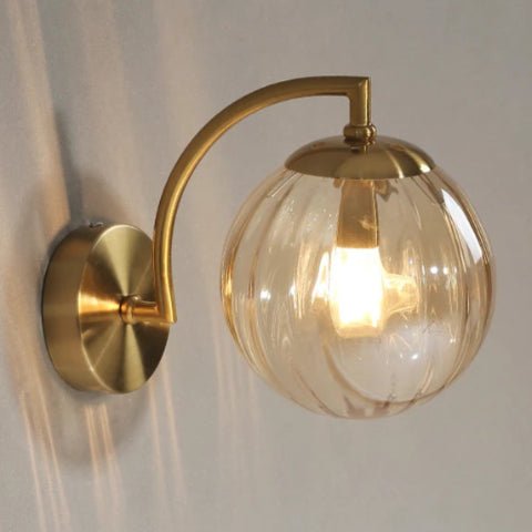 applique-murale-en-verre-colore-beige