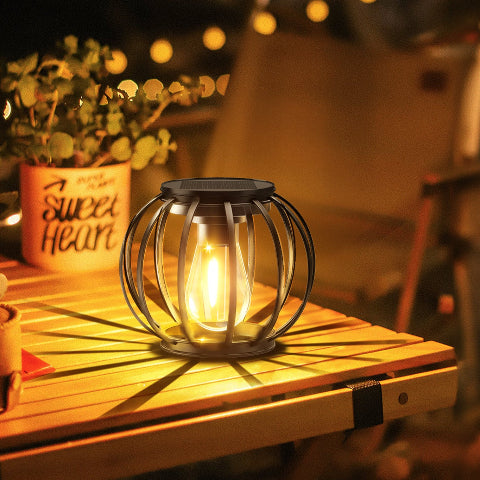 lanterne-solaire-sur une table