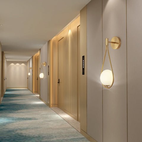 applique murale doree goutte d'eau couloir