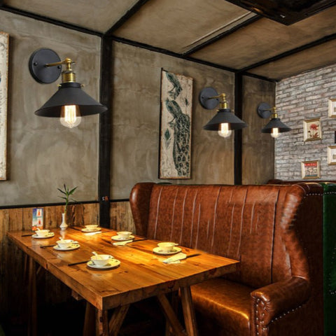 applique murale industrielle dans un chalet en bois