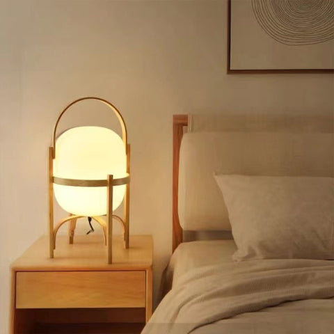 mlampe-a-poser allumee pres du lit