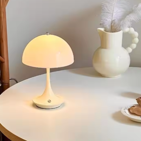 lampe champignon blanche table de living 