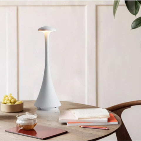 lampe-champignon couleur blanche sur table