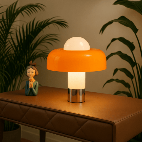 lampe champignon orange sur bureau