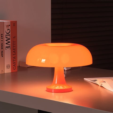 lampe champignon orange sur la table