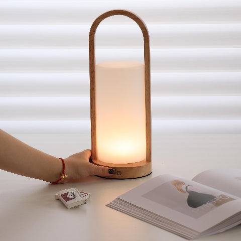 lampe-de-chevet-bois allumee