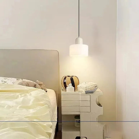 lampe suspendue blanche chambre