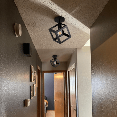 plafonnier-industriel-noir-en-cube